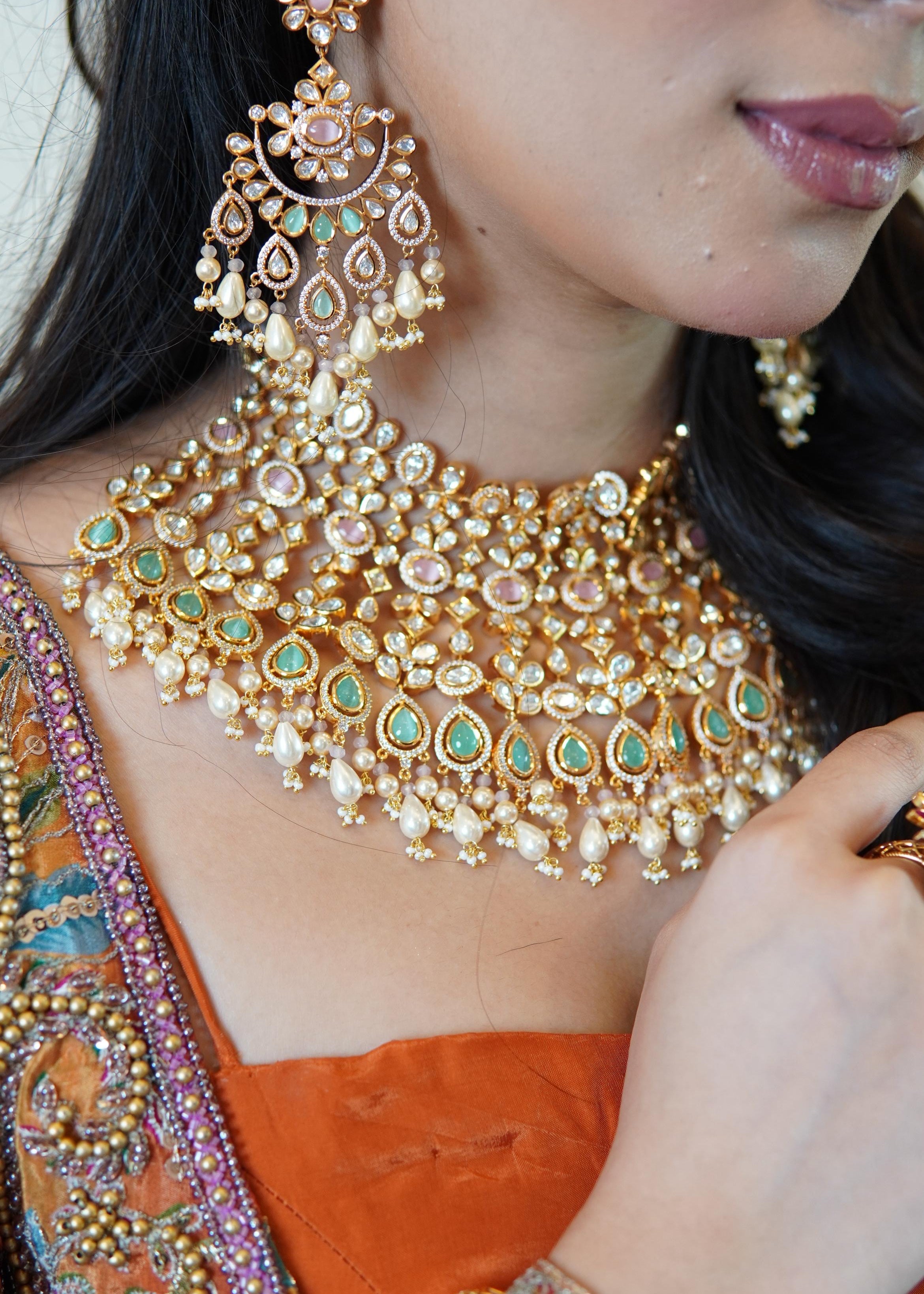Ruhani mint and pink Necklace with earrings