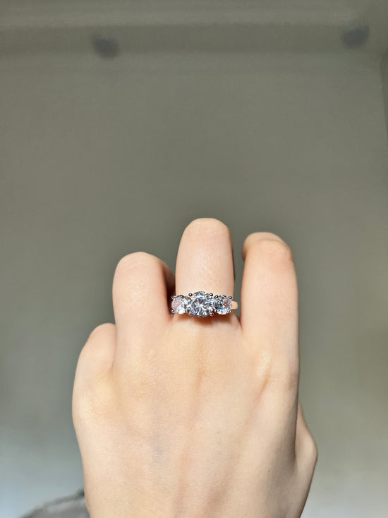 Load image into Gallery viewer, Triple Solitaire Diamanté Ring
