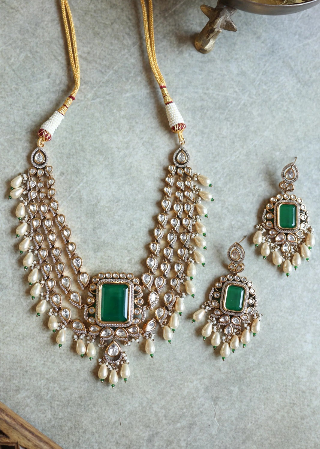Green Chocker Necklace with Earrings