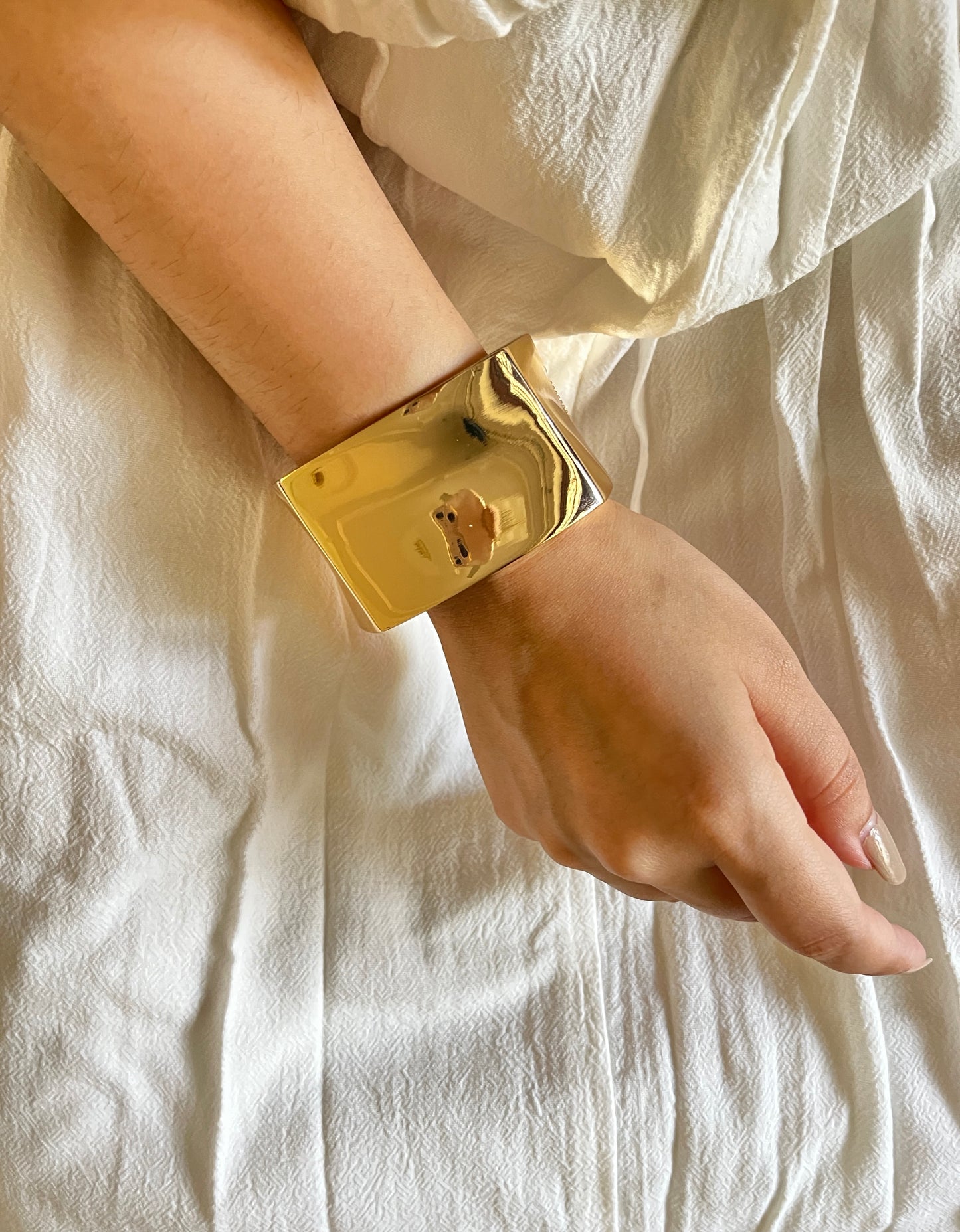 Load image into Gallery viewer, Eva Abstract Openable Cuff Bracelet
