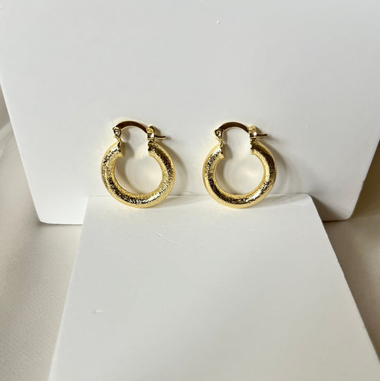 Load image into Gallery viewer, Alice Everday Golden Hoops
