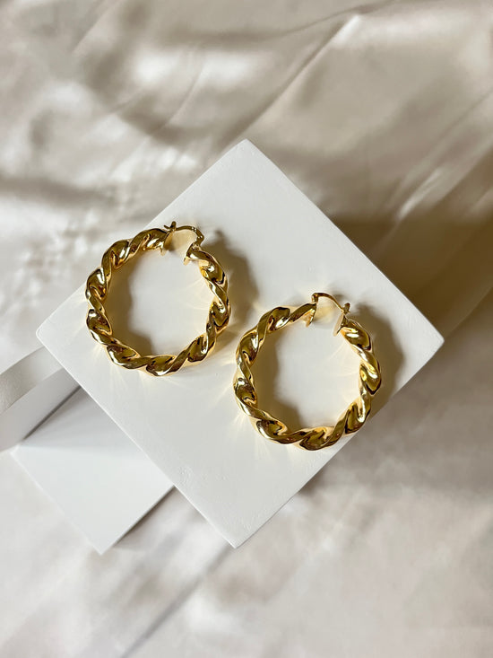 Load image into Gallery viewer, Rose Everday Golden Hoops
