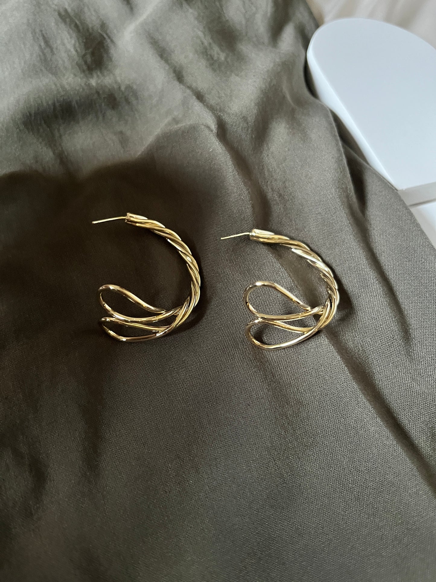 Load image into Gallery viewer, Twisty Twine Gold Earrings
