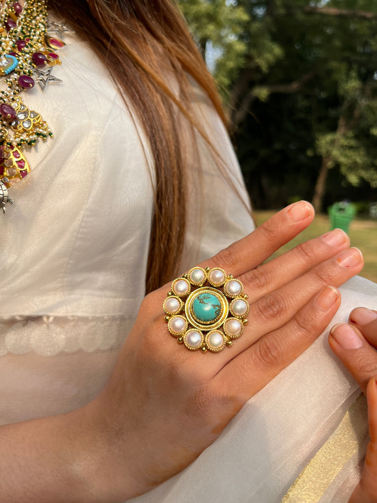Load image into Gallery viewer, Anchal Firoza pearl ring
