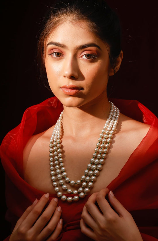 Load image into Gallery viewer, Elizabeth Triple Layer Pearl Necklace
