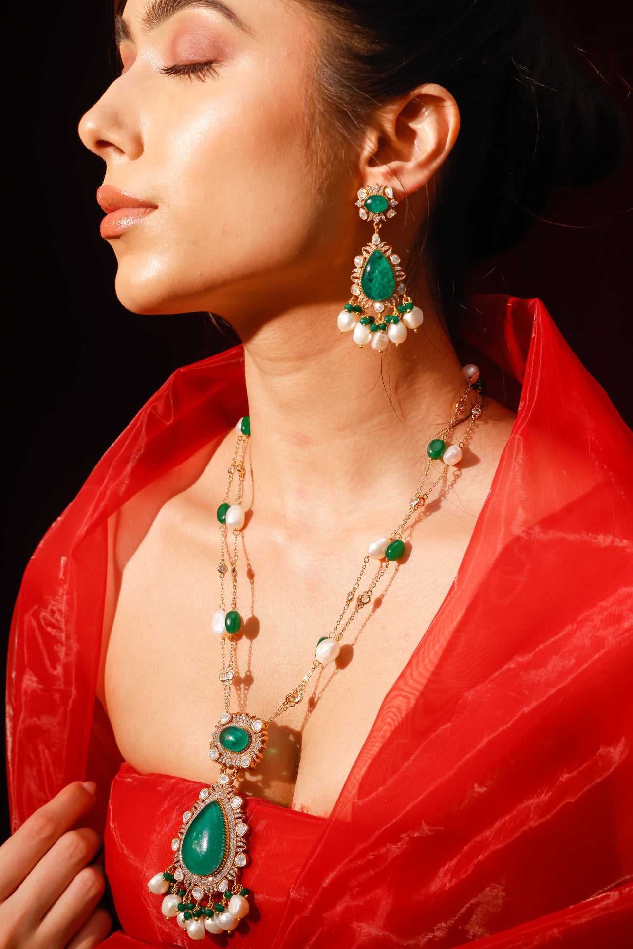 Load image into Gallery viewer, Wahida Emerald Green Doublet Necklace With Baroque Pearls And Strawberry Quartz
