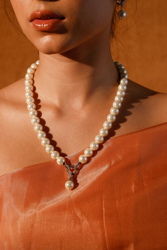 Load image into Gallery viewer, Regina Pearl Necklace Set
