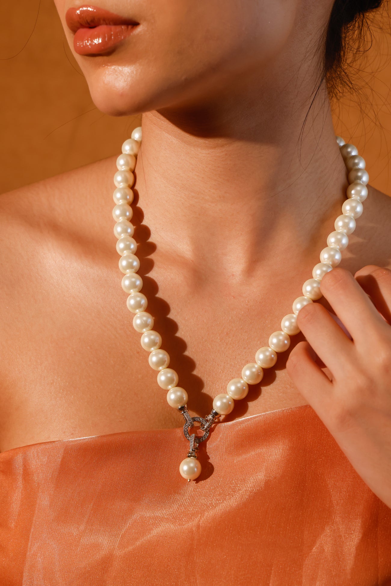 Load image into Gallery viewer, Regina Pearl Necklace Set
