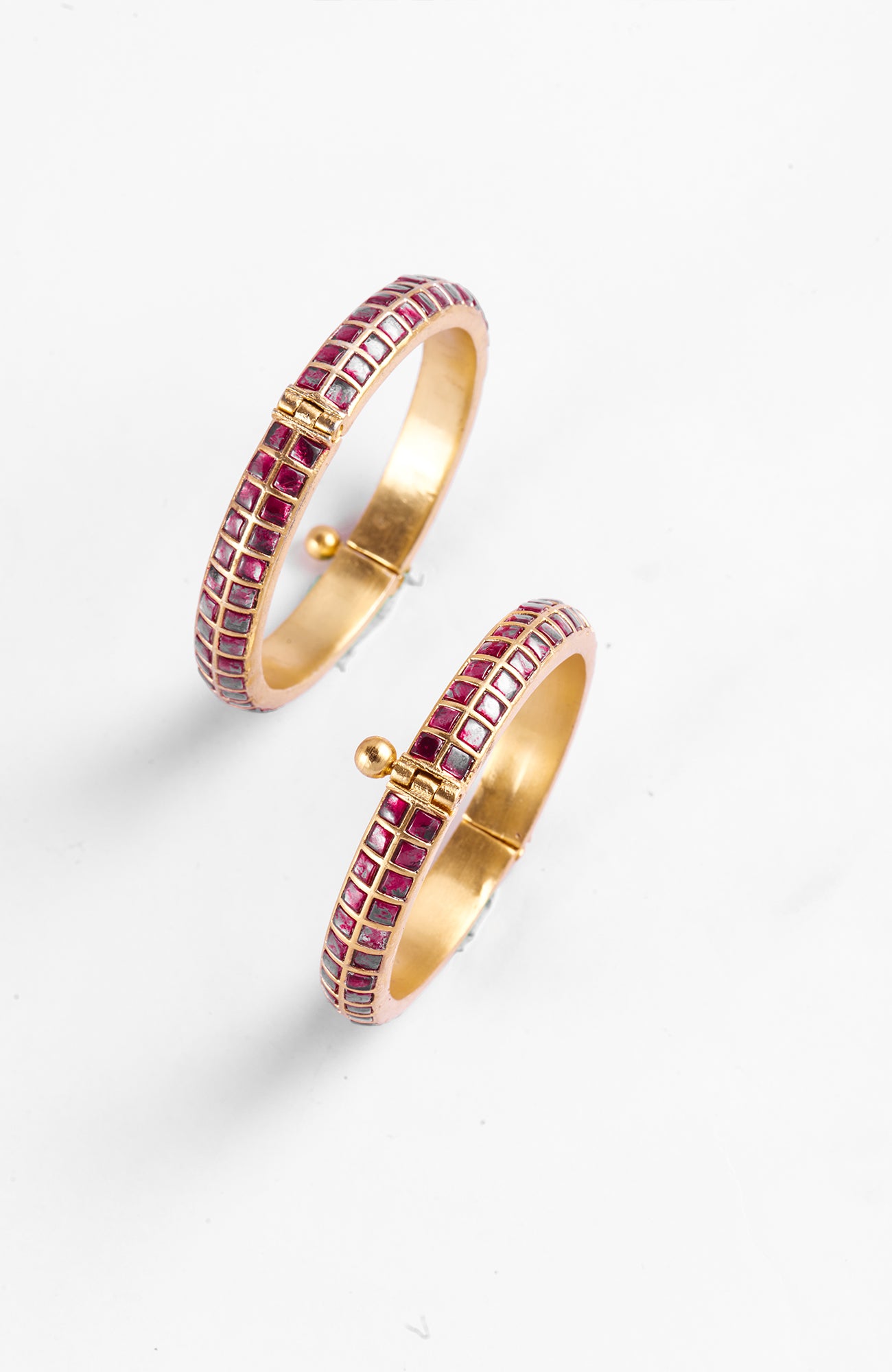 Load image into Gallery viewer, Sarisha Bangles Set in Red
