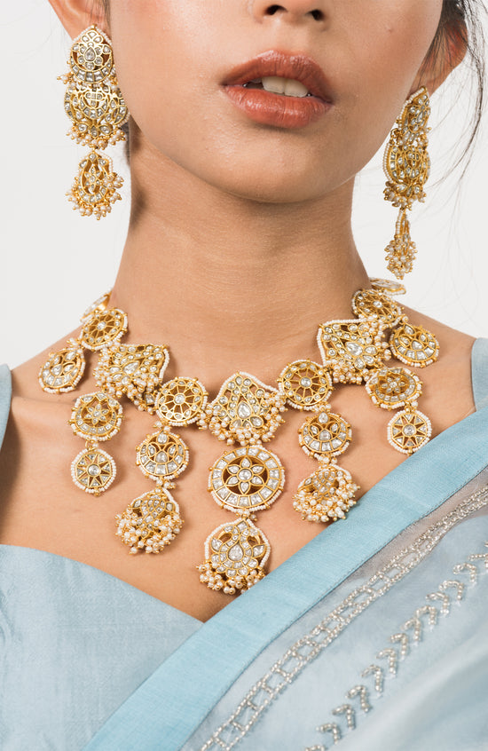 Eshana Necklace Set in White