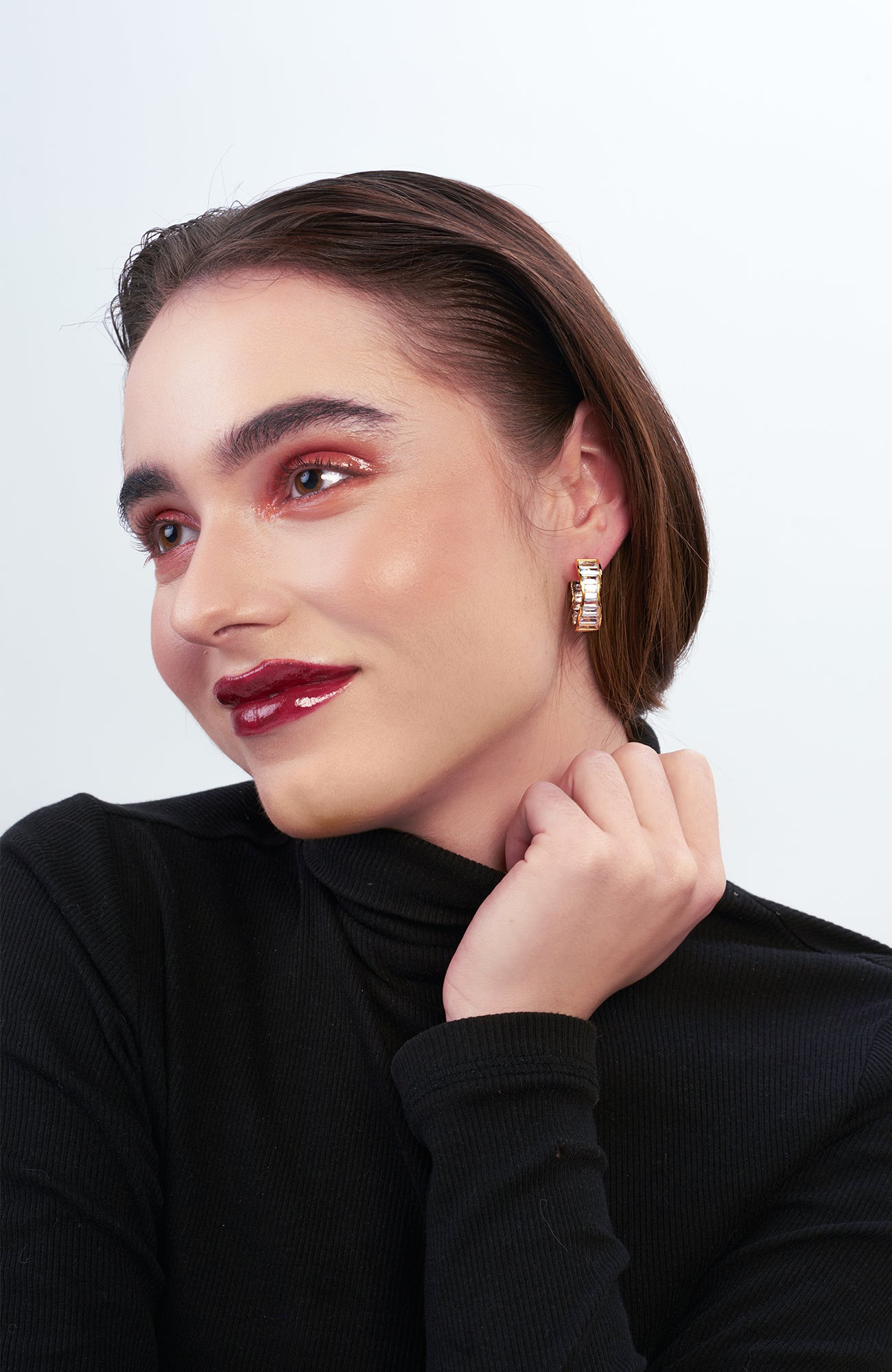 Load image into Gallery viewer, Clio Beget Small Diamanté Hoop Earrings
