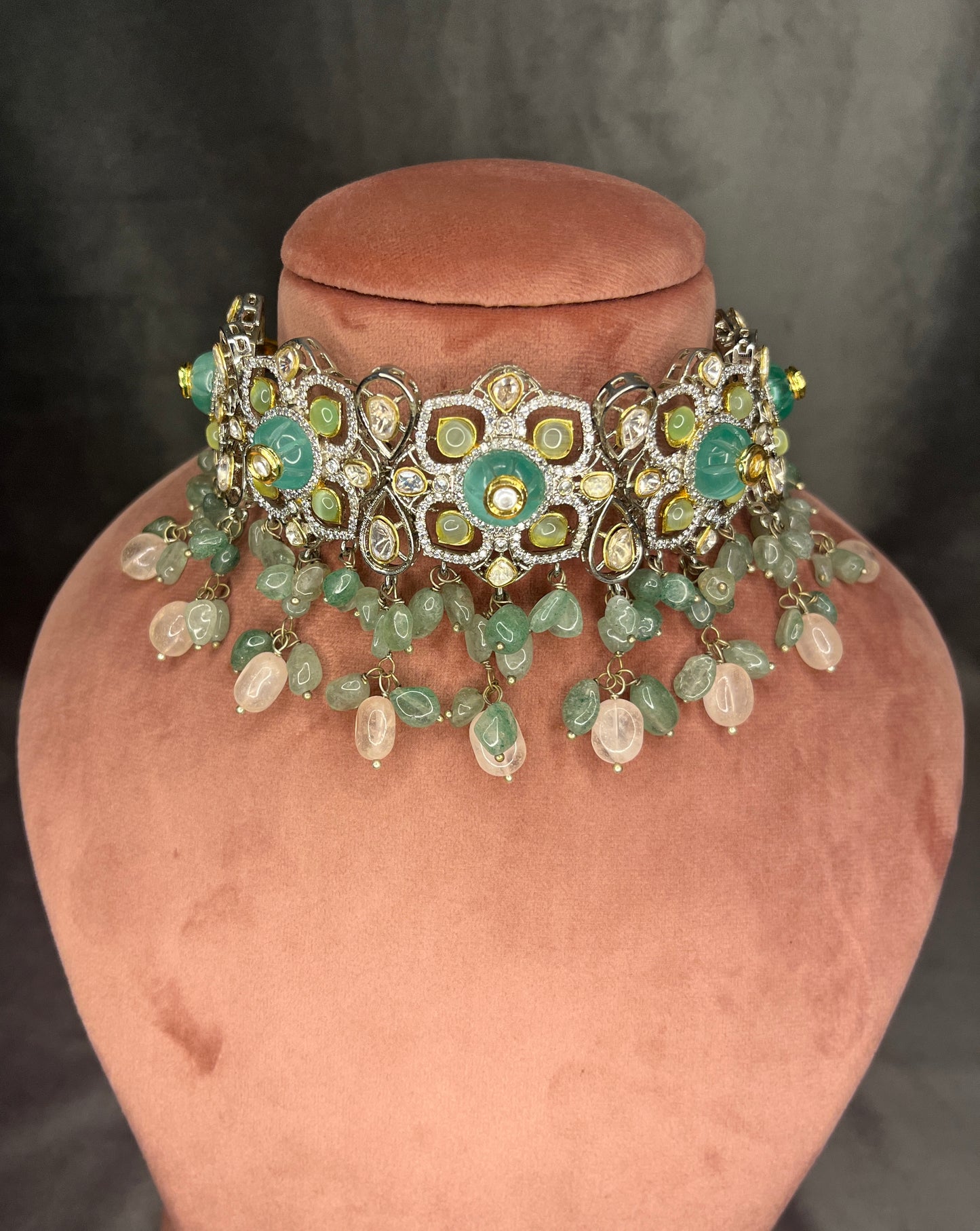 Load image into Gallery viewer, Emerald Mesh Paradise Necklace Set
