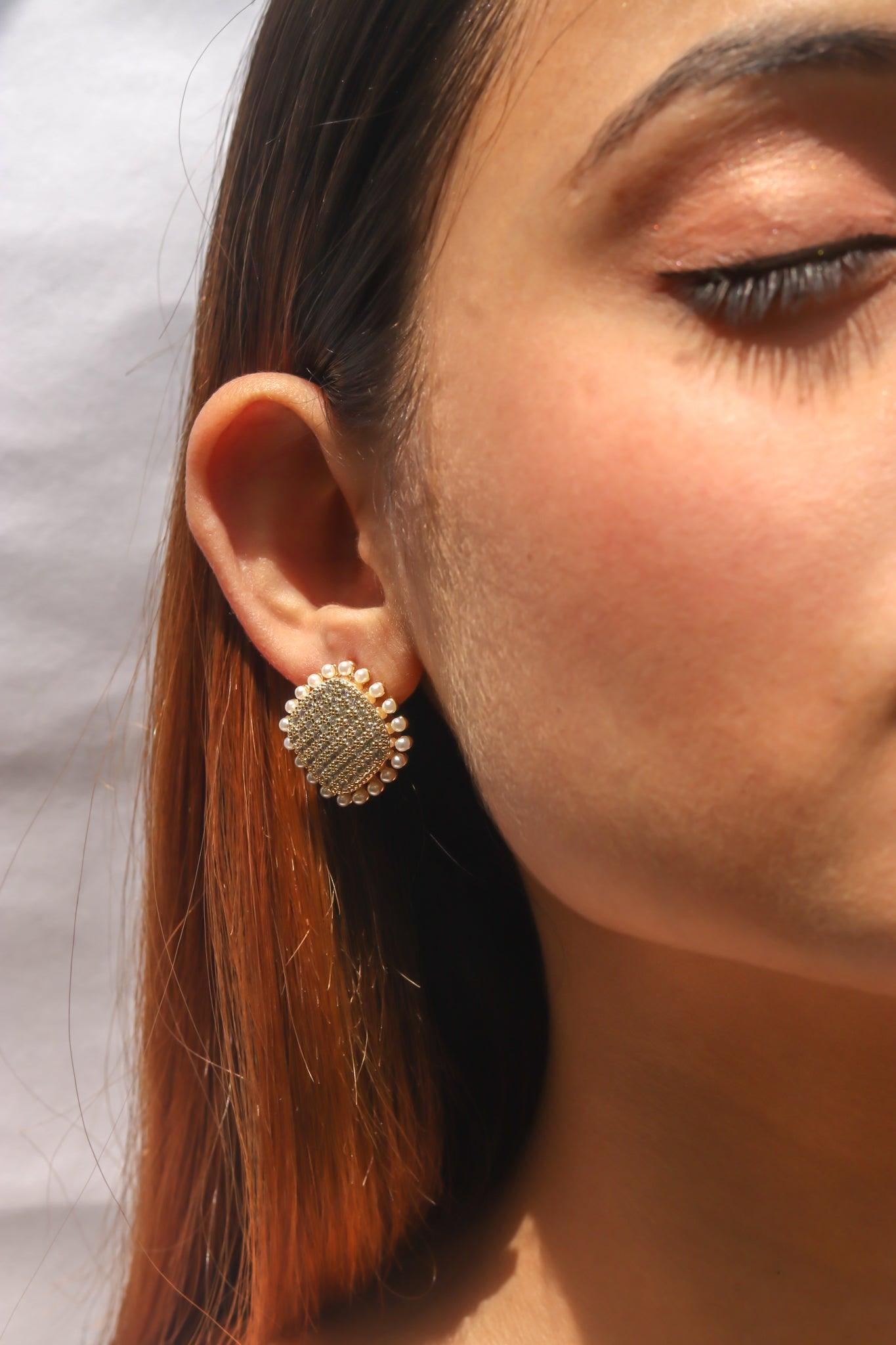 Load image into Gallery viewer, Palm Pearl Studs - Zevar King
