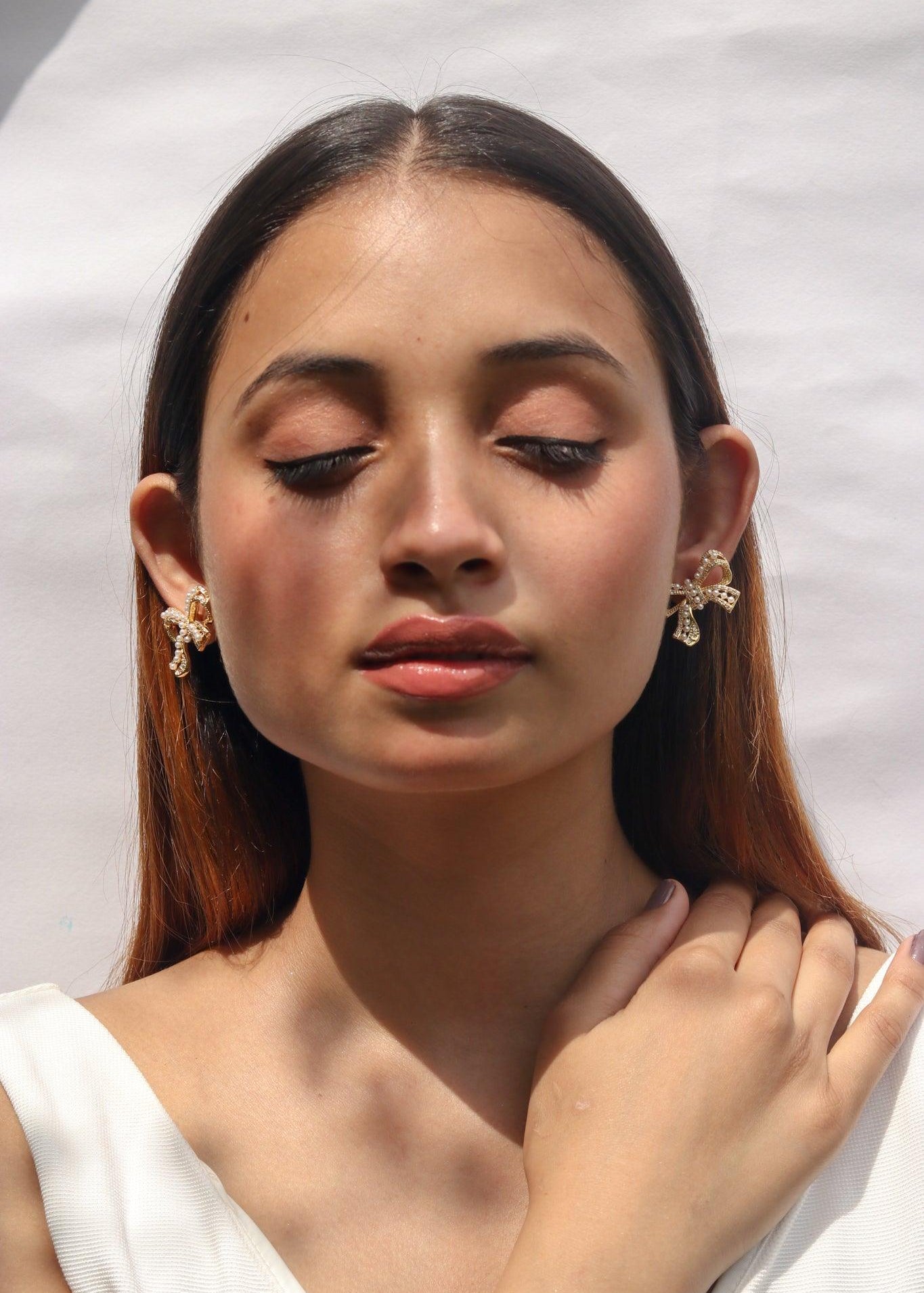 Pearl Bow studs - Zevar King