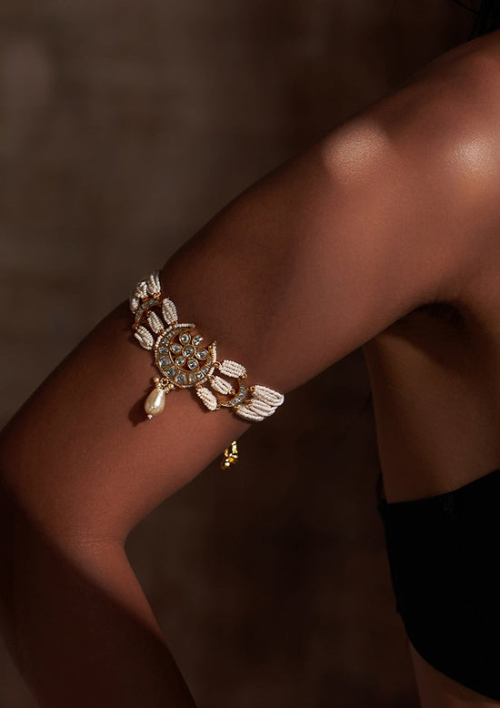 Saisha Bracelet with Pearl Drop - White