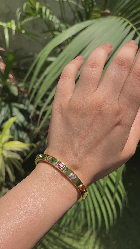 Load and play video in Gallery viewer, Abstract shape bracelet
